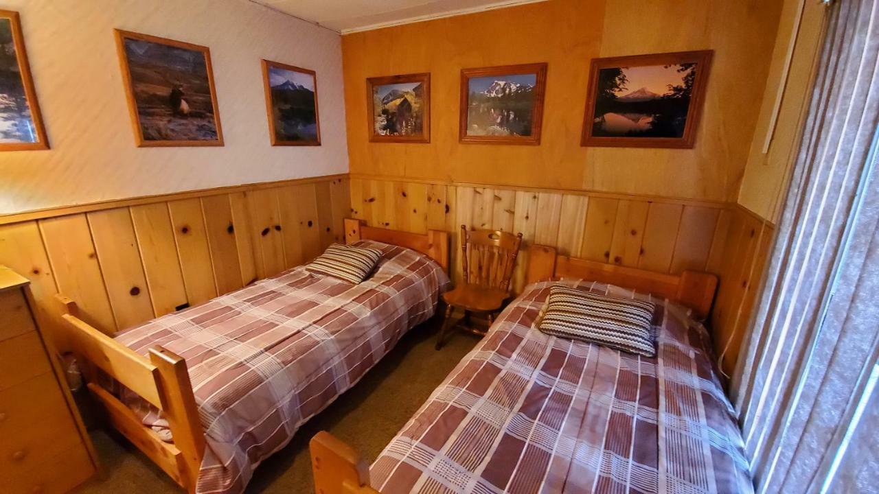 Reverse Creek Lodge ジューンレイク 部屋 写真