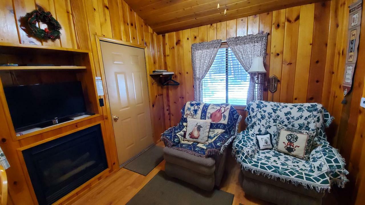 Reverse Creek Lodge ジューンレイク 部屋 写真