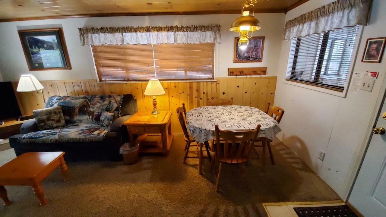 Reverse Creek Lodge ジューンレイク 部屋 写真