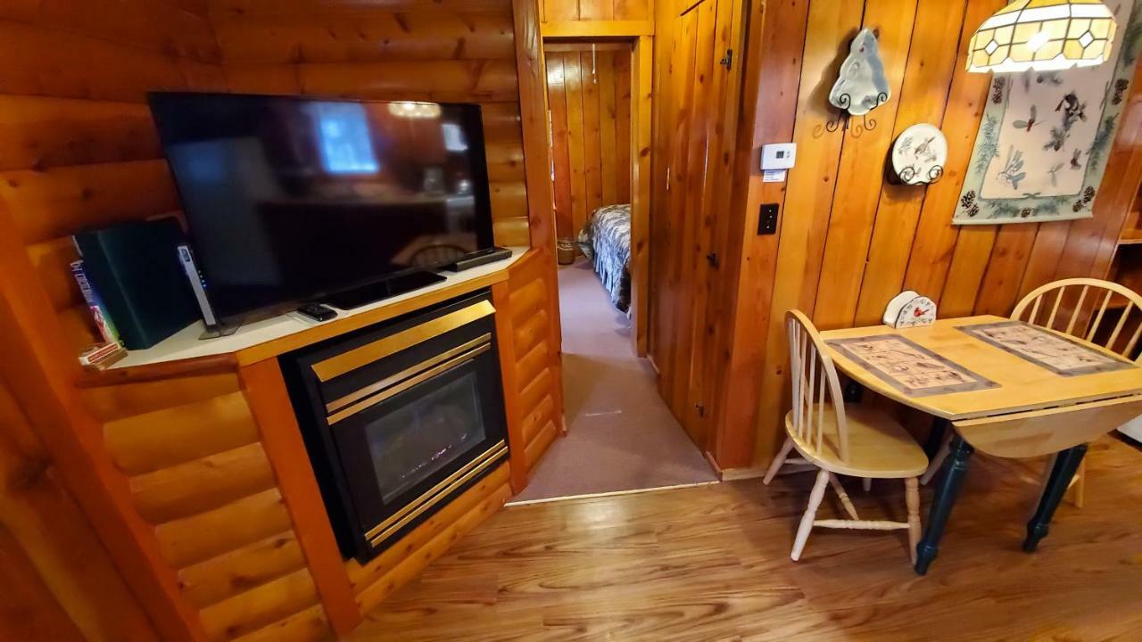Reverse Creek Lodge ジューンレイク 部屋 写真