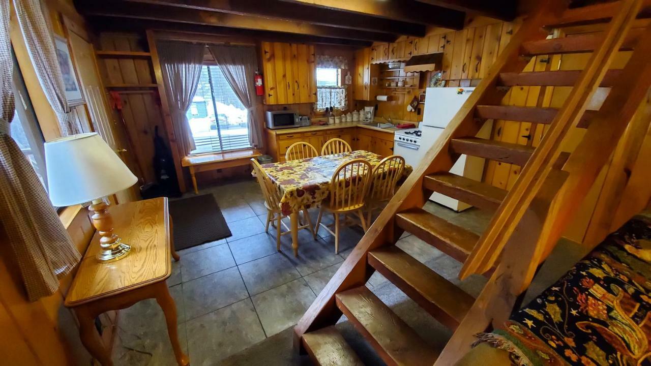 Reverse Creek Lodge ジューンレイク 部屋 写真