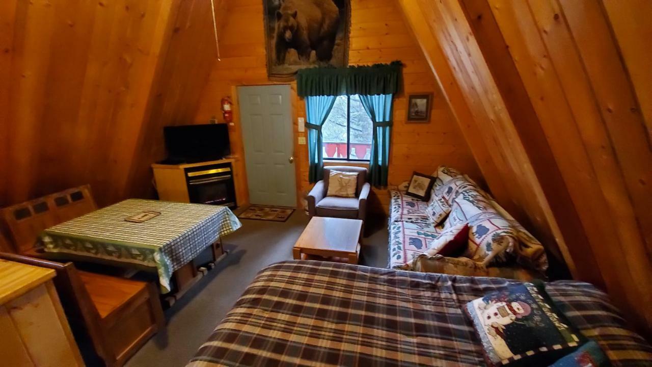 Reverse Creek Lodge ジューンレイク 部屋 写真