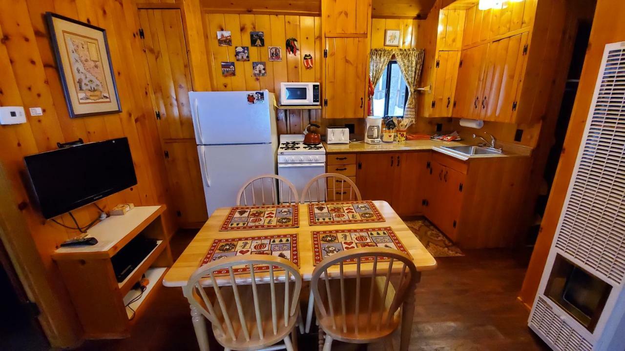 Reverse Creek Lodge ジューンレイク 部屋 写真