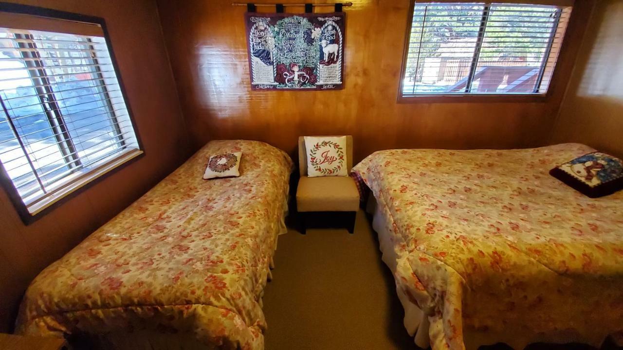 Reverse Creek Lodge ジューンレイク 部屋 写真