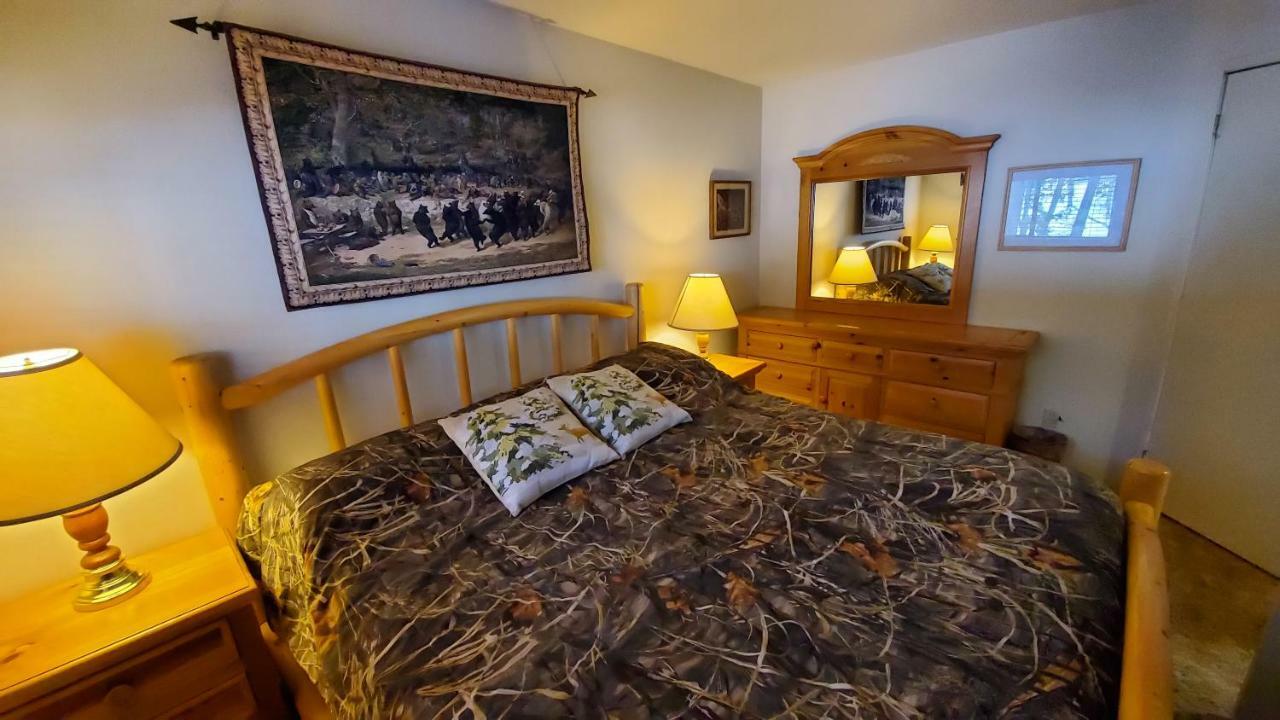 Reverse Creek Lodge ジューンレイク 部屋 写真