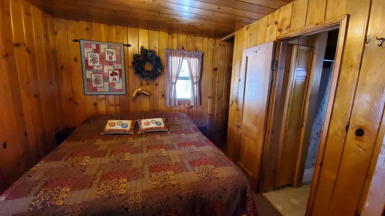 Reverse Creek Lodge ジューンレイク 部屋 写真