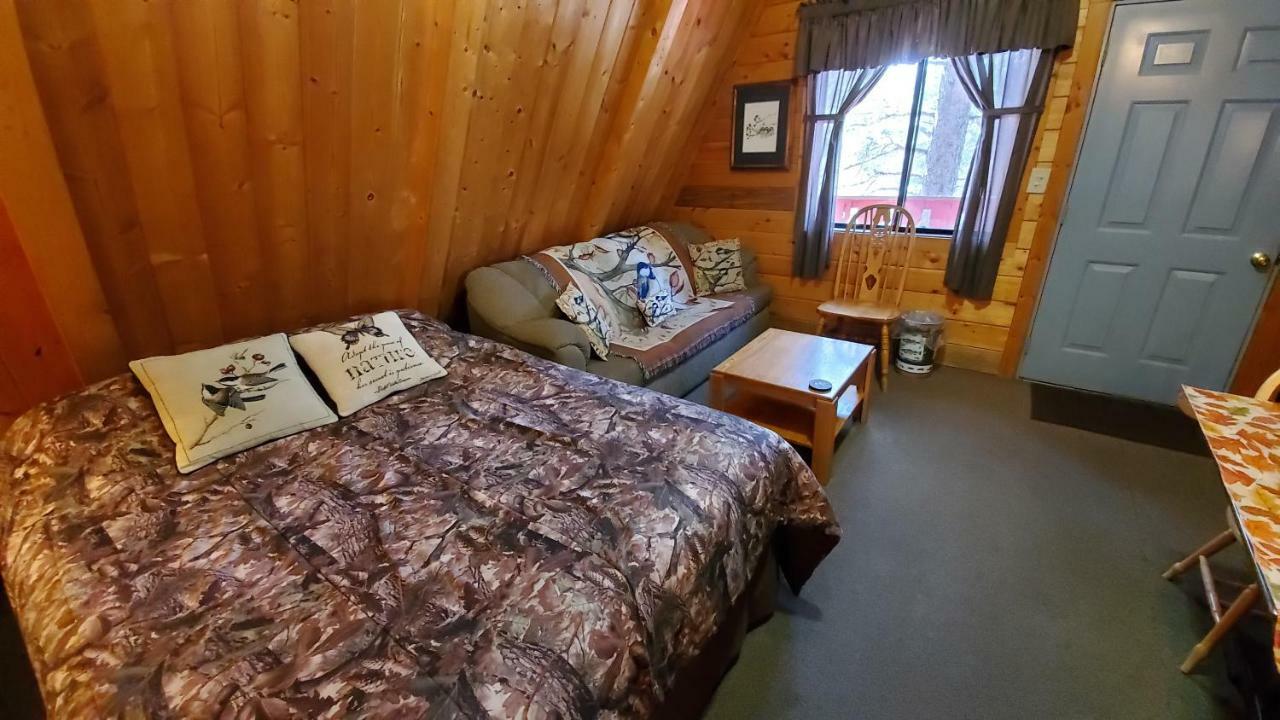 Reverse Creek Lodge ジューンレイク 部屋 写真