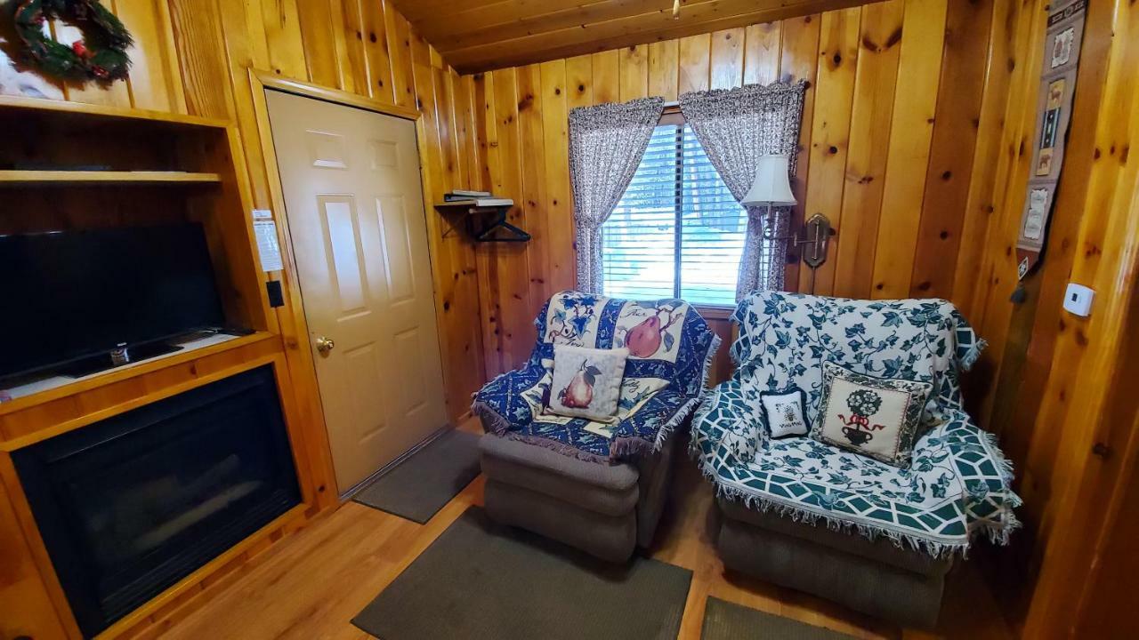 Reverse Creek Lodge ジューンレイク 部屋 写真