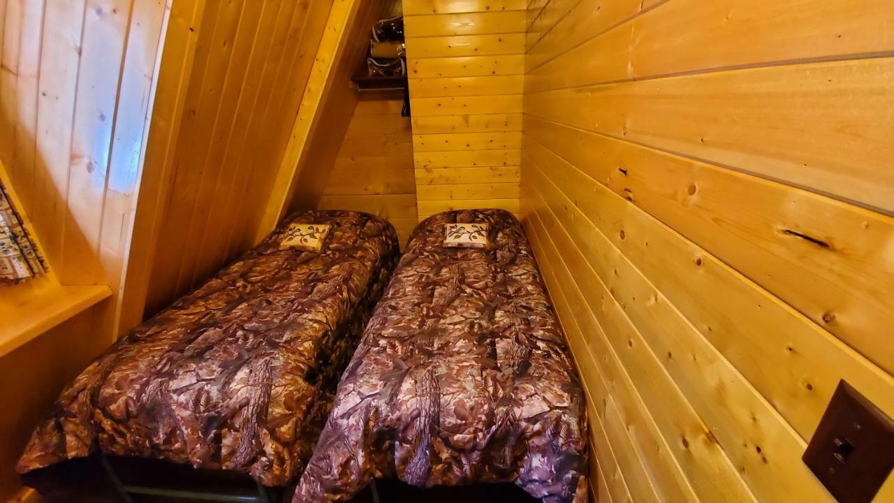 Reverse Creek Lodge ジューンレイク 部屋 写真