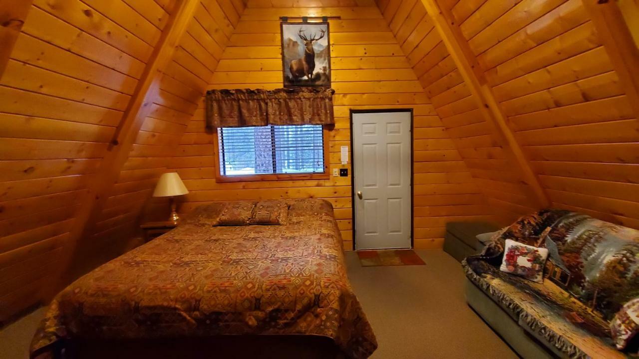 Reverse Creek Lodge ジューンレイク 部屋 写真